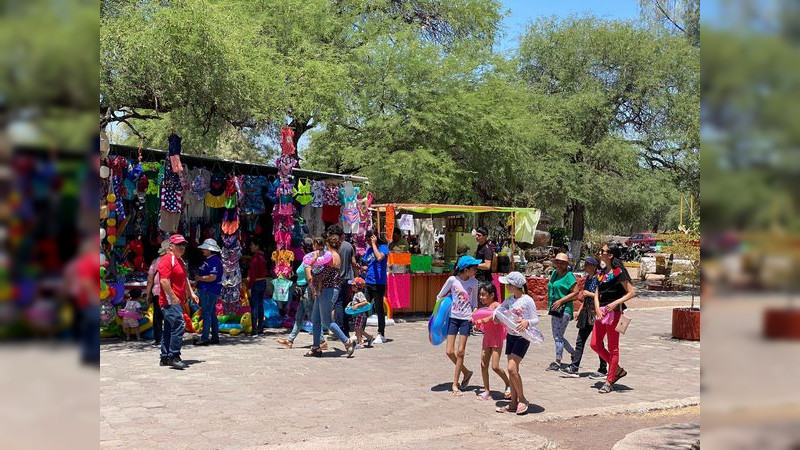 Balnearios del Gobierno de Michoacán reciben 10 mil turistas en Semana Santa: Foturmic