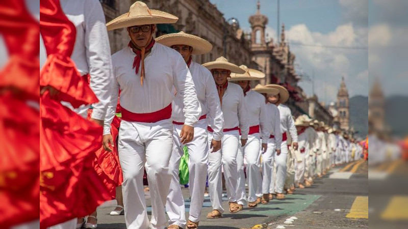 Michoacanos habrían batido el Récord Guinness bailando “Juan Colorado”