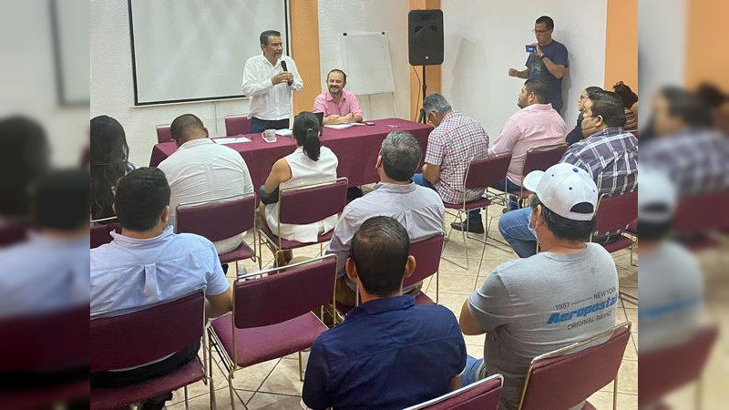 Encuentro con prestadores de servicios en Apatzingán