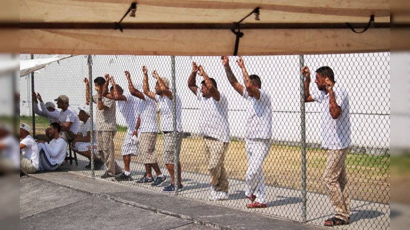 Denuncian "Código Negro" para incomunicar, torturar y trasladar reos del Cefereso 17 en Buenavista, Michoacán 