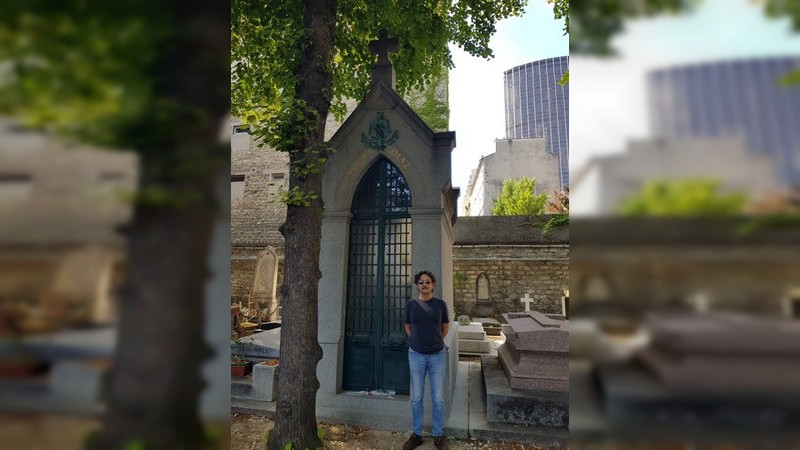 Quadrí visita tumba de Porfirio Díaz en París 