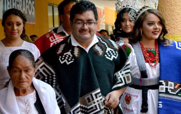 Importante, preservar la tradición del gabán, dice el Alcalde de Charapan, Michoacán - Foto 0 