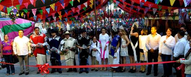 Importante, preservar la tradición del gabán, dice el Alcalde de Charapan, Michoacán - Foto 1 