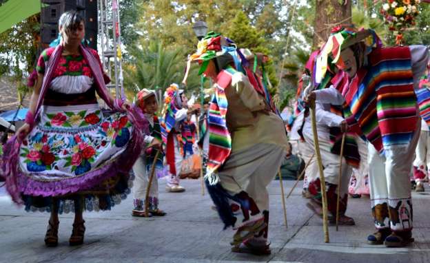 Importante, preservar la tradición del gabán, dice el Alcalde de Charapan, Michoacán - Foto 2 