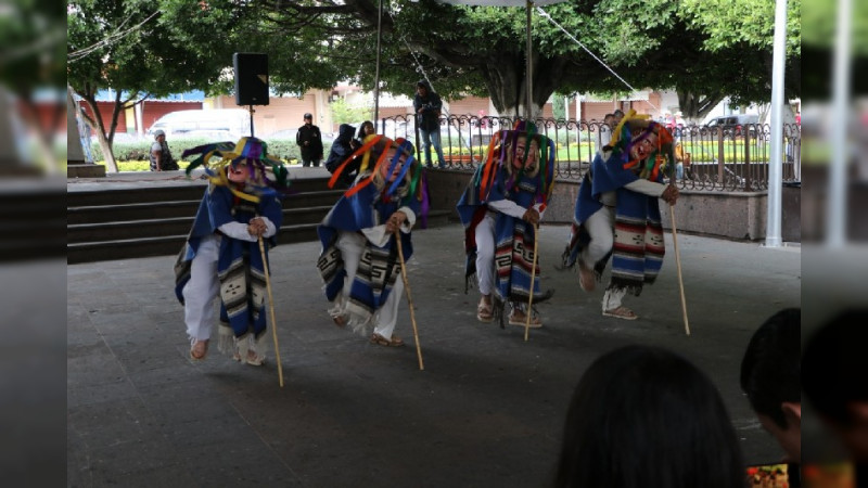 Se llevá acabo la presentación del Grupo de Danza Esencia Azul, en Ciudad Hidalgo, Michoacán 