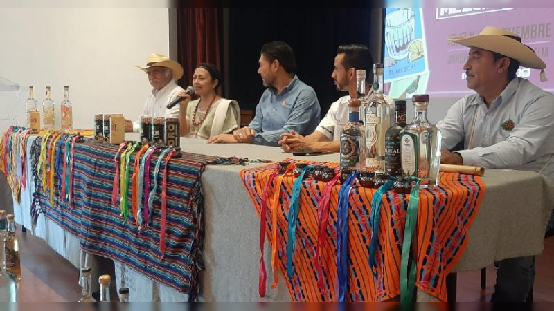 Vuelve Mezcalmania a Michoacán con más 120 destilados