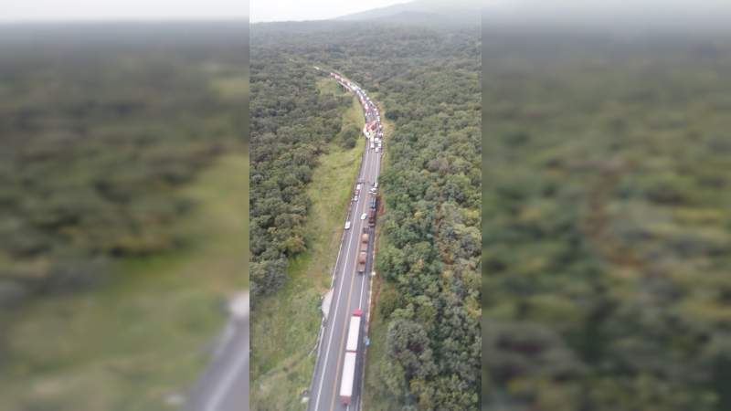 Trailero que causó tragedia en Autopista Siglo XXI iba en curva a 120 km/h cuando límite es de 80 km/h: Dejó 7 muertos y 14 heridos