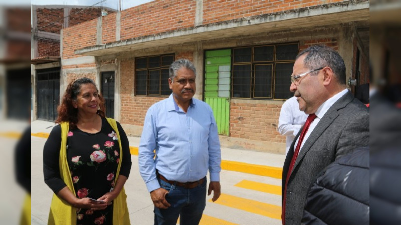 Téllez Marín inaugura pavimentación hidráulica en la calle Los Fresnos en Ciudad Hidalgo, Michoacán 