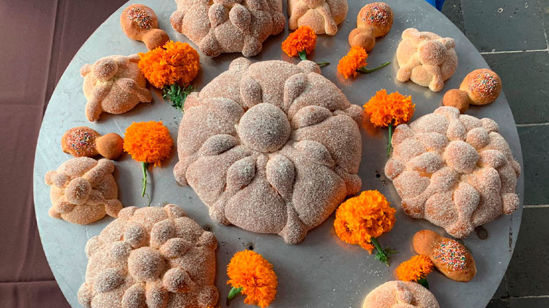 Todo un éxito la degustación de Pan de Muerto en Uruapan 