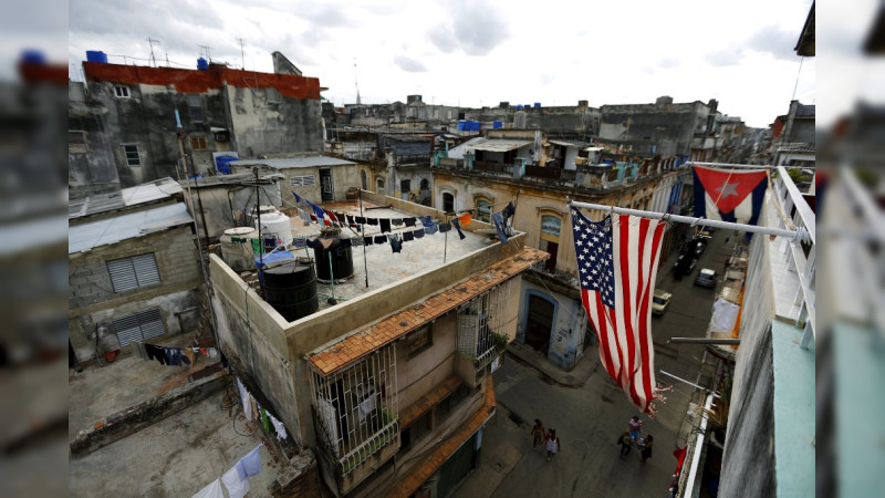 Promete AMLO a la Sonora Santanera en el Zócalo, si EEUU levanta embargo a Cuba 