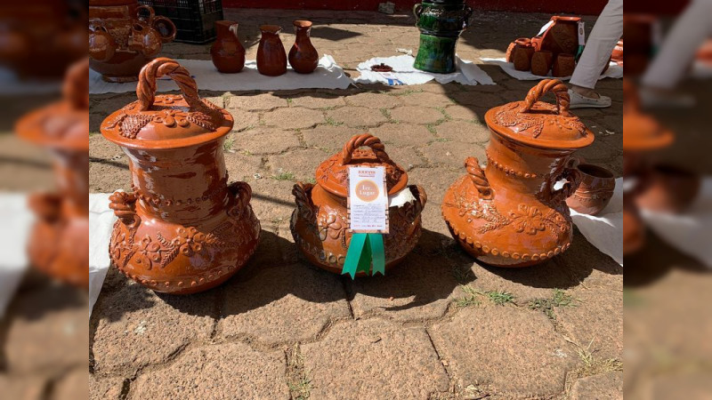 Premian las mejores piezas en alfarería de Patamban