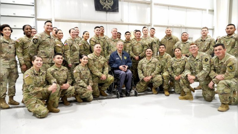 Gobernador de Texas pasa Acción de Gracias con militares desplegados en la frontera con México