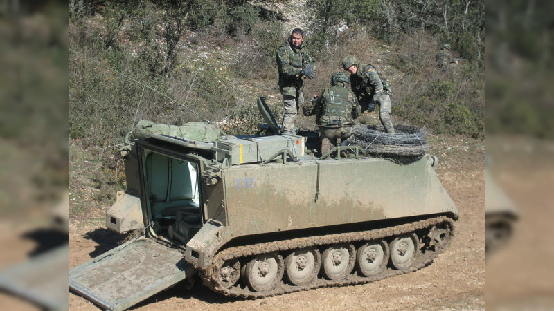 Gobernador de Texas pasa Acción de Gracias con militares desplegados en la frontera con México