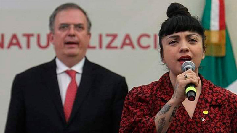 Cantante chilena Mon Laferte se nacionaliza como mexicana 