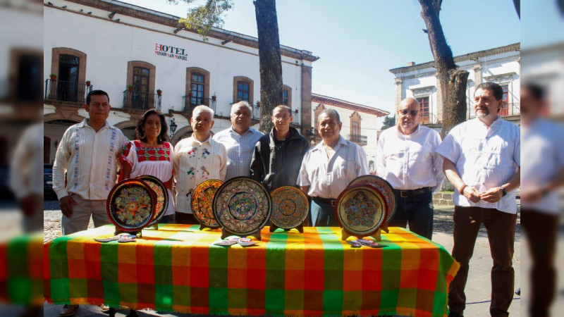 Arte y tradición presentes en Concurso de Decoración de Lacas, organizado por el Ayuntamiento de Pátzcuaro