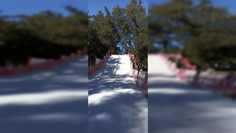 Tobogán de nieve, exitoso atractivo de la Villa Navideña