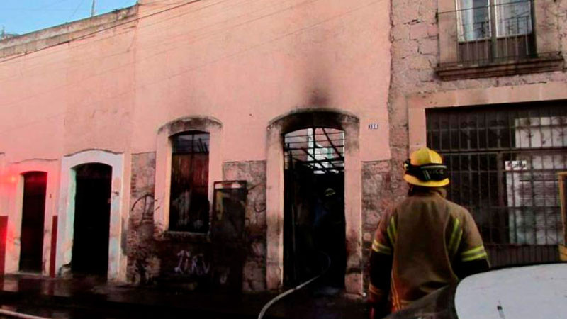 Se incendia casa abandonada en Centro de Morelia, Michoacán; solo hubo daños materiales  