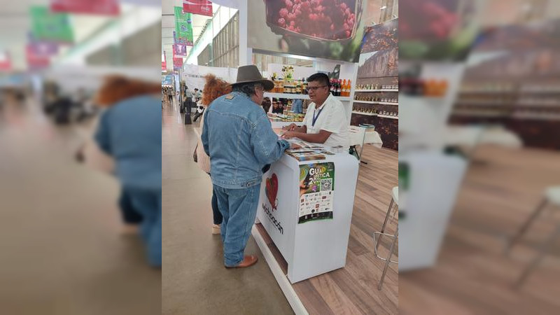 Mariposas Monarca, la cabina de autofotos favorita en la Feria de León