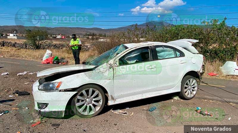 Se Registra Aparatosa Volcadura En La Morelia-Pátzcuaro, Hay Un Herido