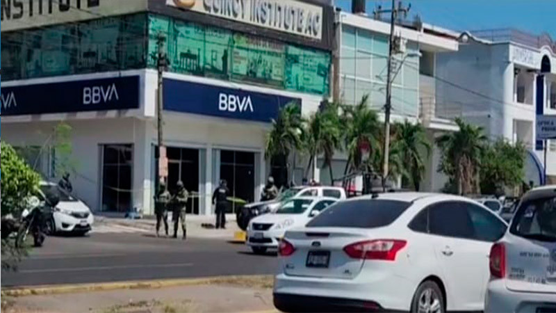 Asaltan y balean a un cuentahabiente en Lazaro Cardenas, Michoacán 