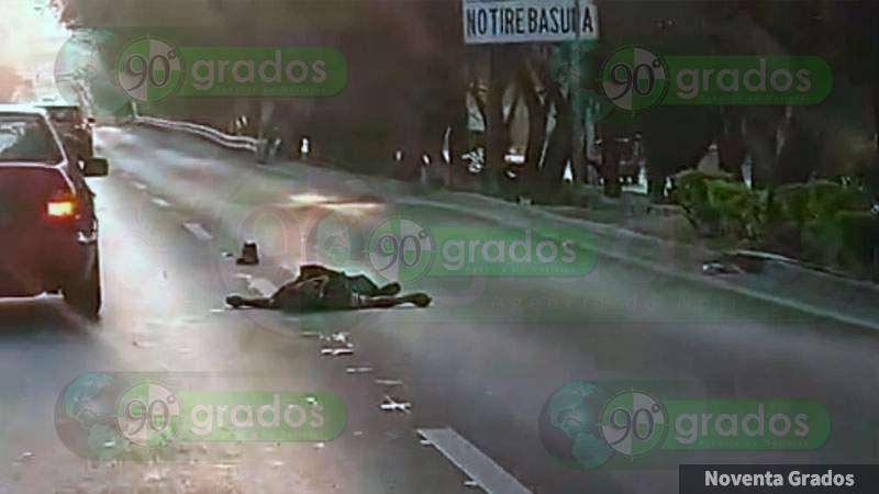 Cae de puente peatonal en Bernardo Quintana, Querétaro