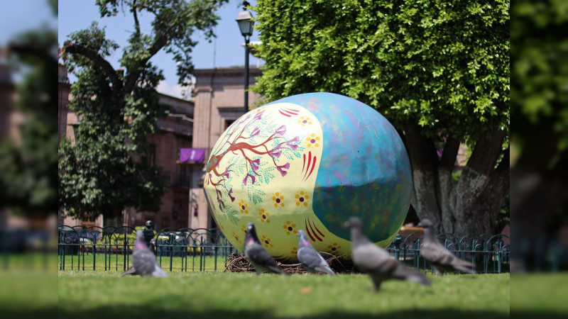 Lista la exposición de huevos de pascua, en el centro de Morelia