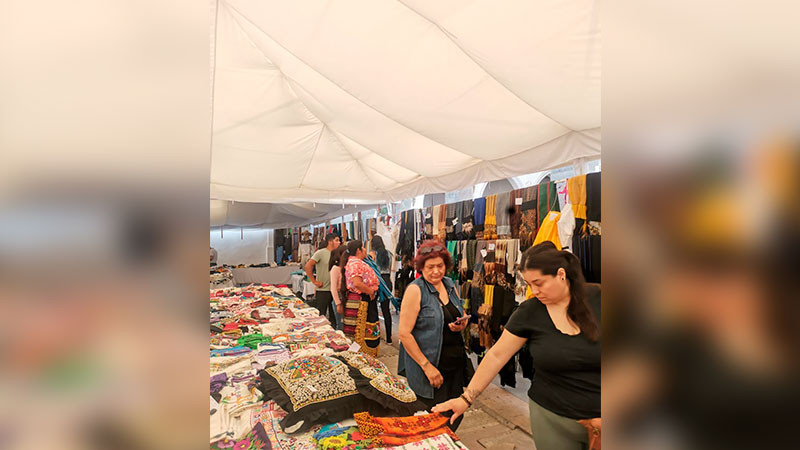 Subieron 26% ventas del concurso artesanal de Domingo de Ramos en Uruapan: IAM 