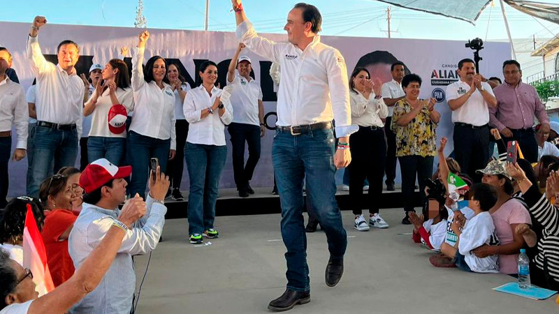 Manolo Jiménez Salinas promete centros de salud en las colonias 