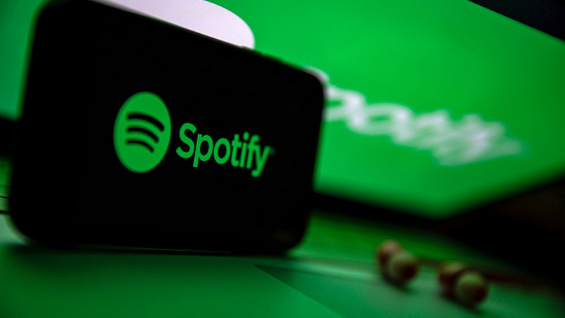 Spotify elimina miles de canciones generadas por Inteligencia Artificial 