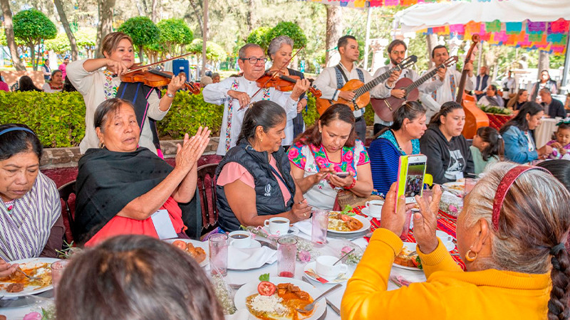 IAM y DIF celebran a mamás artesanas del Festival Michoacán de Origen