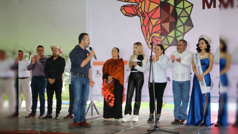 El presidente Municipal, José Luis Téllez Marín, inauguró el Primer Festival de Mole, Cabeza y Mescal.