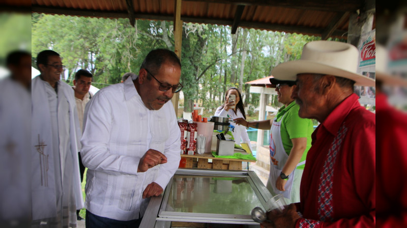 El presidente Municipal, José Luis Téllez Marín, inauguró el Primer Festival de Mole, Cabeza y Mescal.