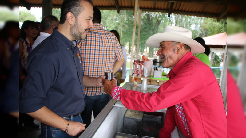 El presidente Municipal, José Luis Téllez Marín, inauguró el Primer Festival de Mole, Cabeza y Mescal.