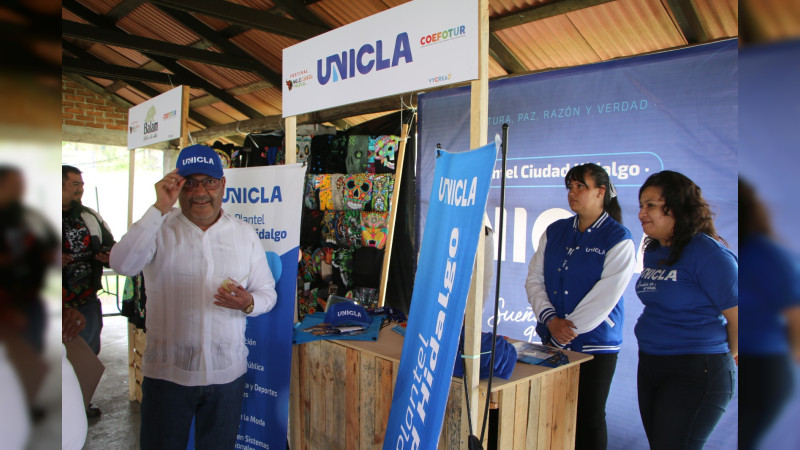 El presidente Municipal, José Luis Téllez Marín, inauguró el Primer Festival de Mole, Cabeza y Mescal.