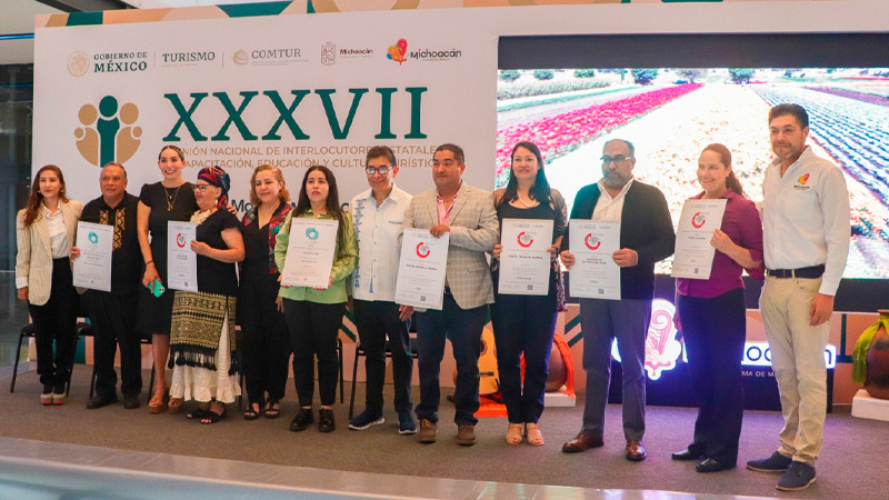 Recibe Michoacán 12 distintivos y certificaciones turísticas para diversos giros 