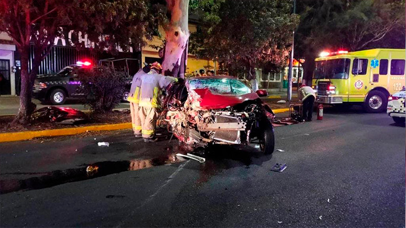 Aparatoso choque en la Av Madero en Morelia Michoacán deja una muerta y un herido de gravedad