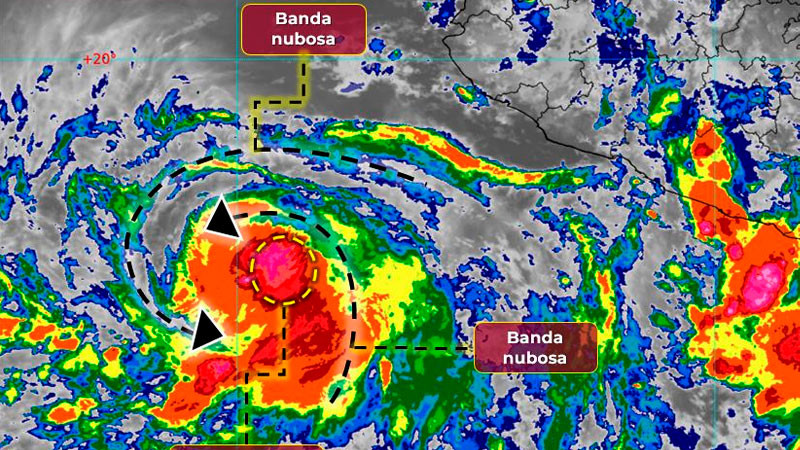 Huracán "Adrian" categoría 1 se aleja de costas mexicanas; incrementará lluvias en Michoacán 