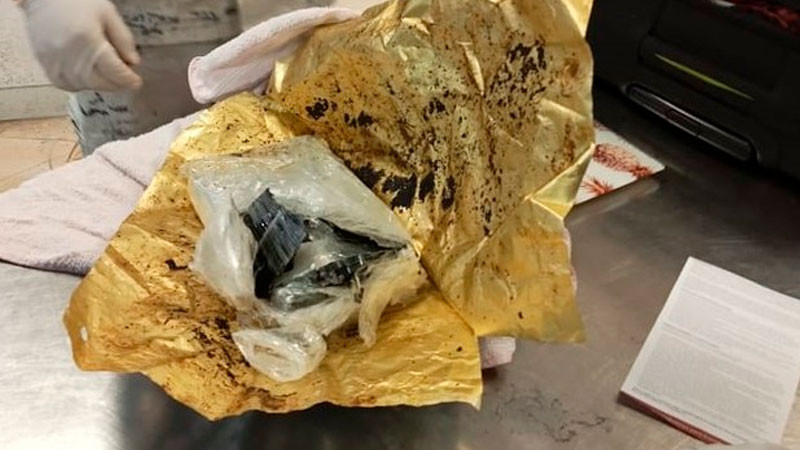 Aduanas detiene a colombiano con paquete de cocaína en Aeropuerto de Cancún 