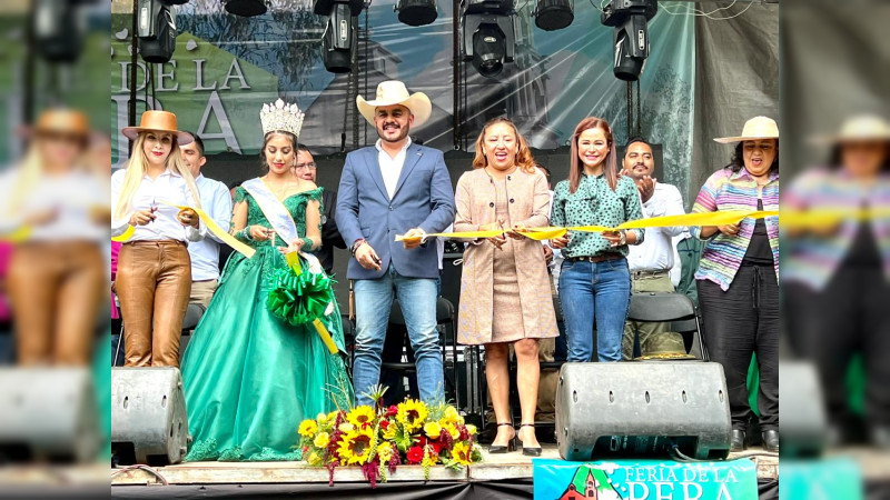 Inicia Feria de la Pera de Ucareo