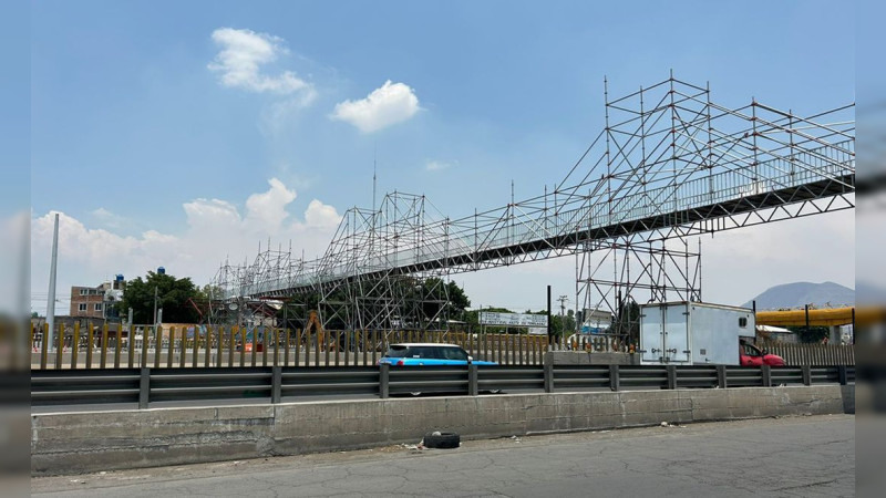 EDOMEX: joven se apuñala y se avienta desde puente peatonal en autopista México-Puebla 