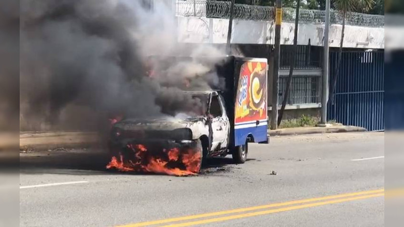 Estudiantes de Ayotzinapa atacan instalaciones de la Fiscalía en Guerrero  