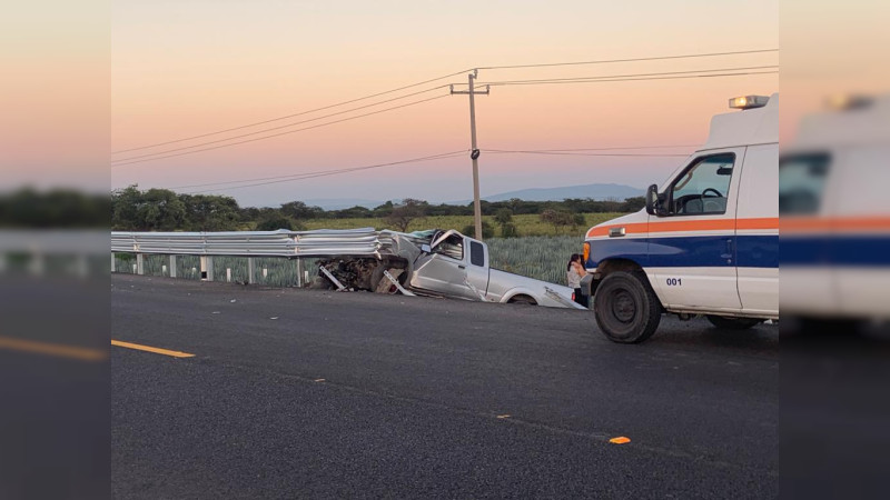 Accidente en carretera Ecuandureo-La Piedad: un hombre pierde la vida y dos mujeres resultan heridas 