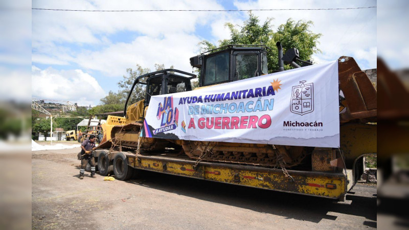 Michoacán envía a Guerrero maquinaria pesada para restablecer vías de comunicación