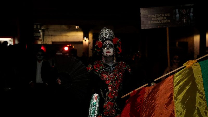 Más de 11 mil personas disfrutaron del primer Desfile de Catrinas y Catrines en Uruapan 