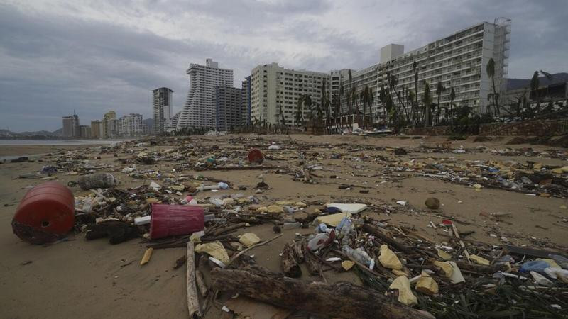 AMLO prevé que hoteles reabran en Acapulco para los meses de marzo-abril del 2024 