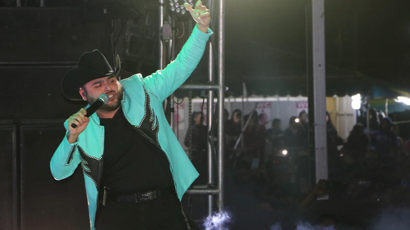 Miles de Ciudadhidalguenses, cantaron y corearon la música de Gerardo Ortiz, en el Foro de Espectáculos de la Feria 