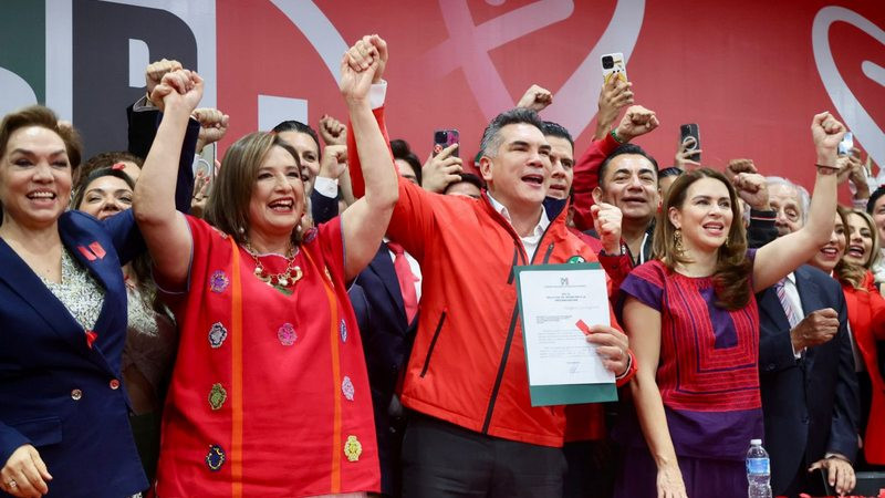 En hecho inédito, Xóchitl Gálvez se registra como precandidata presidencial del PRI 