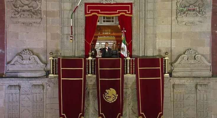 EPN da el Grito de Independencia en Palacio Nacional - Foto 2 