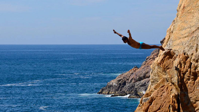 Reabren espectáculo de clavados en La Quebrada en Acapulco 