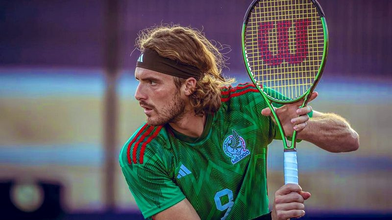 Stefanos Tsitsipas sigue firme en el Abierto de Tenis de Los Cabos; avanza a semifinales 